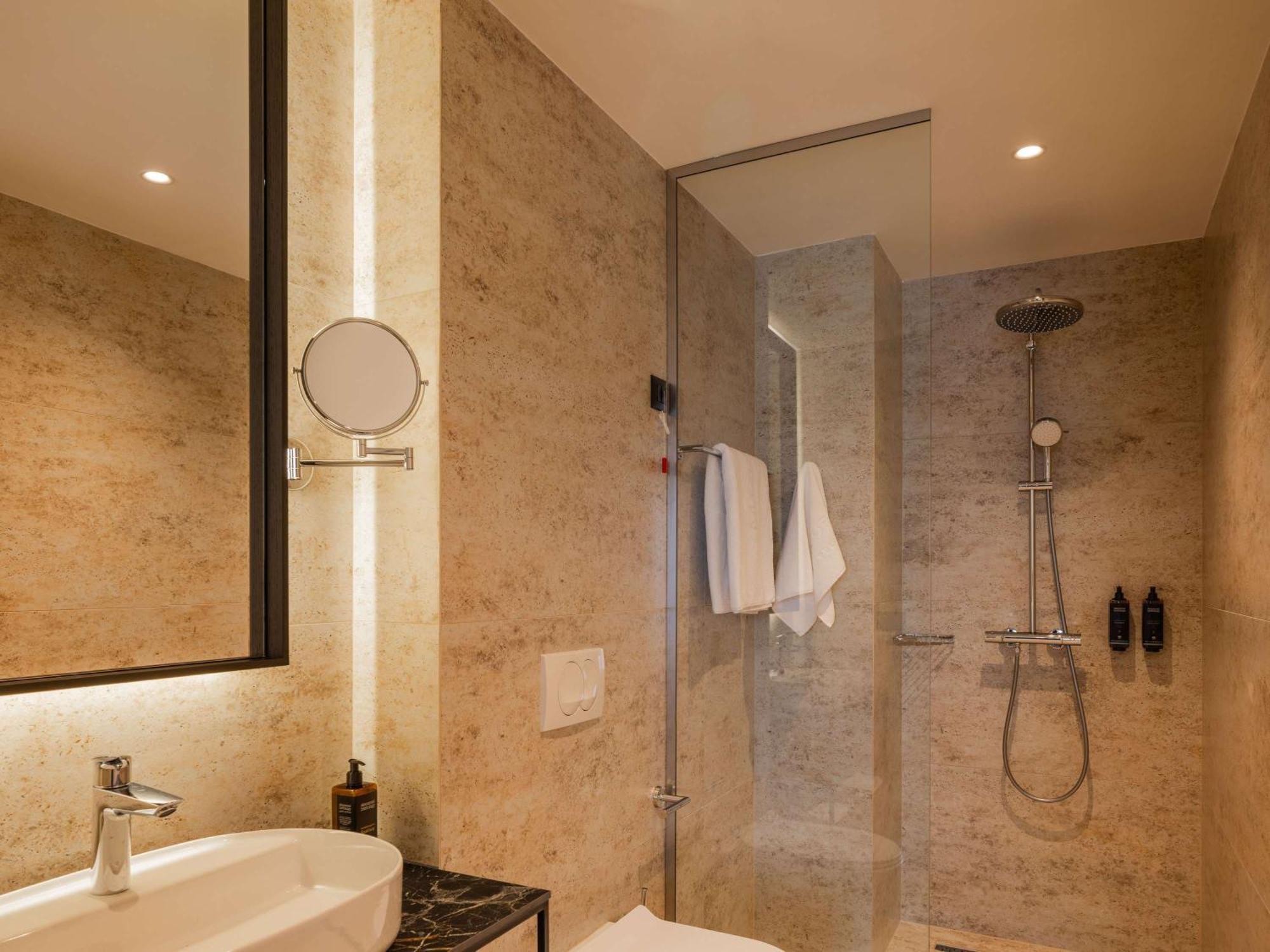 Mercure Prishtina City Prishtine Bagian luar foto