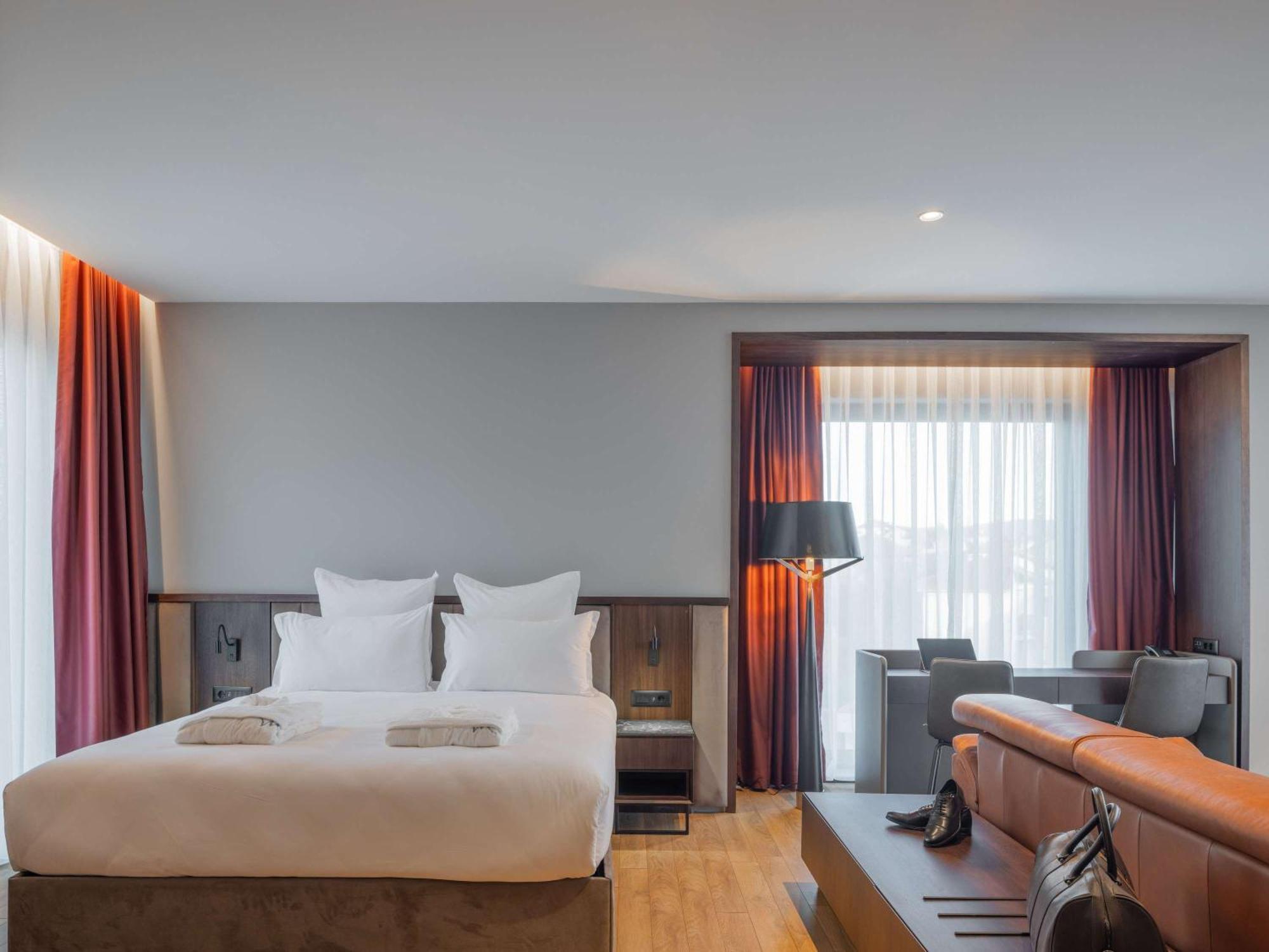 Mercure Prishtina City Prishtine Bagian luar foto